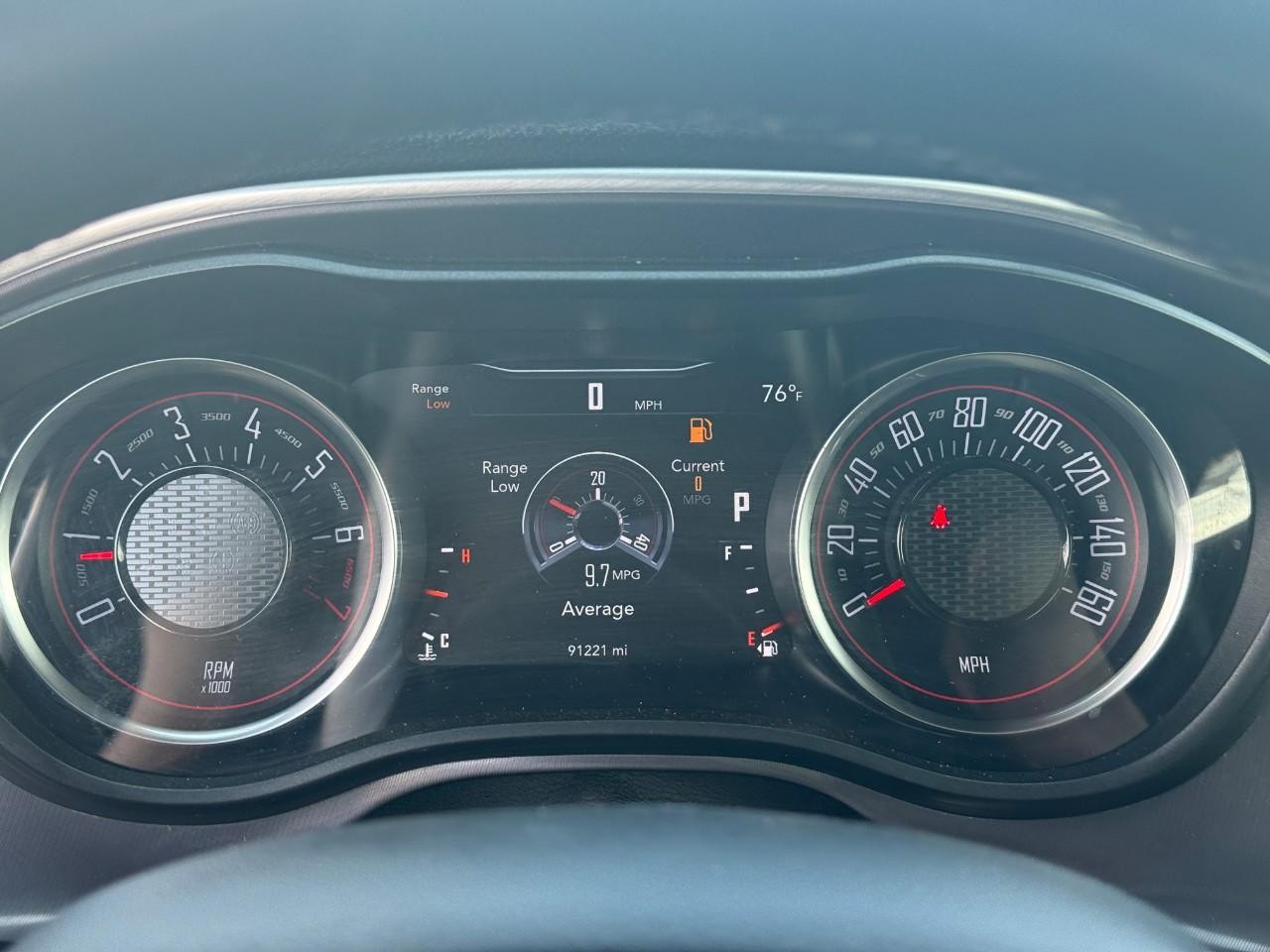 Dodge Challenger Vehicle Full-screen Gallery Image 17