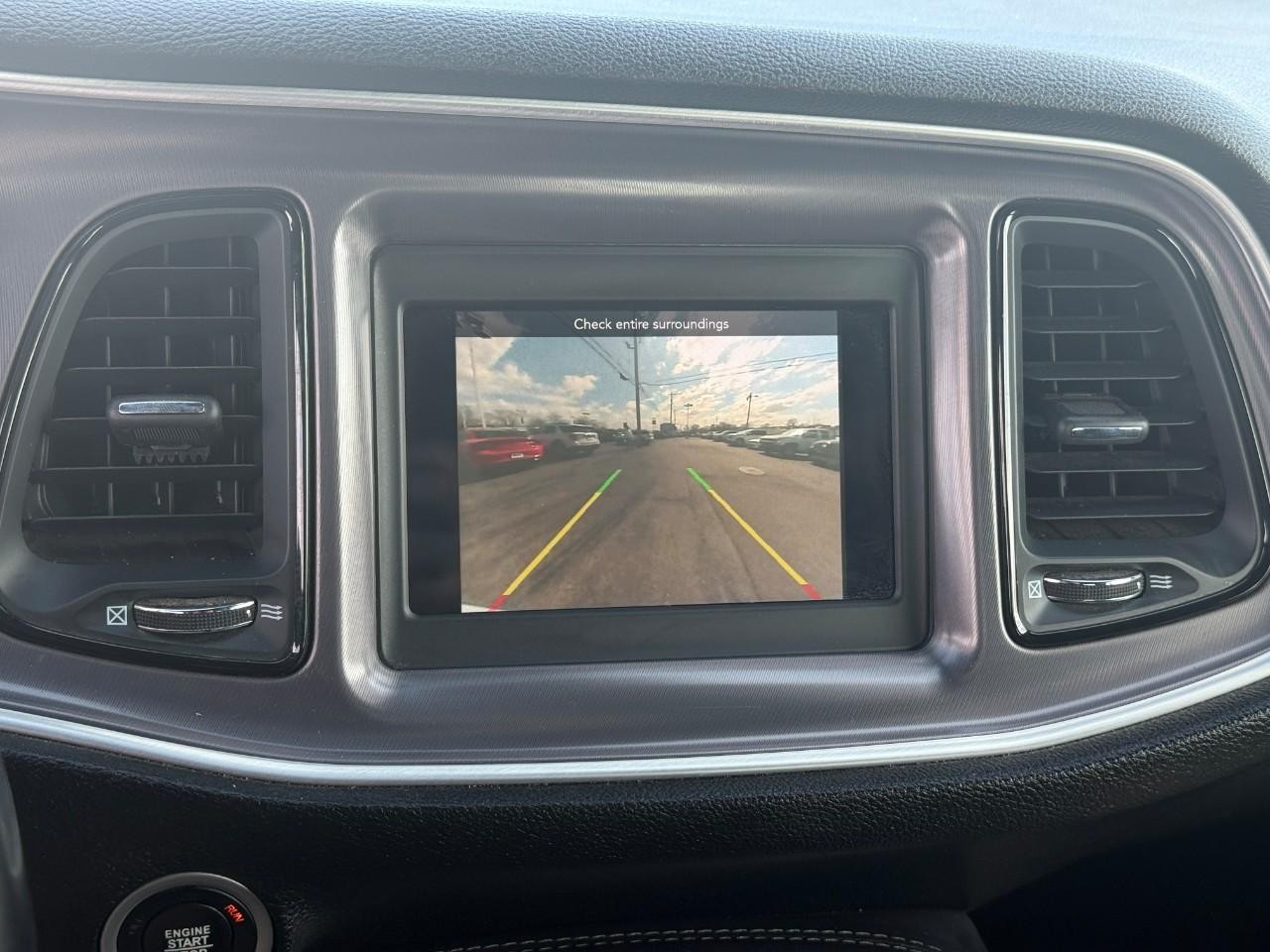 Dodge Challenger Vehicle Full-screen Gallery Image 19