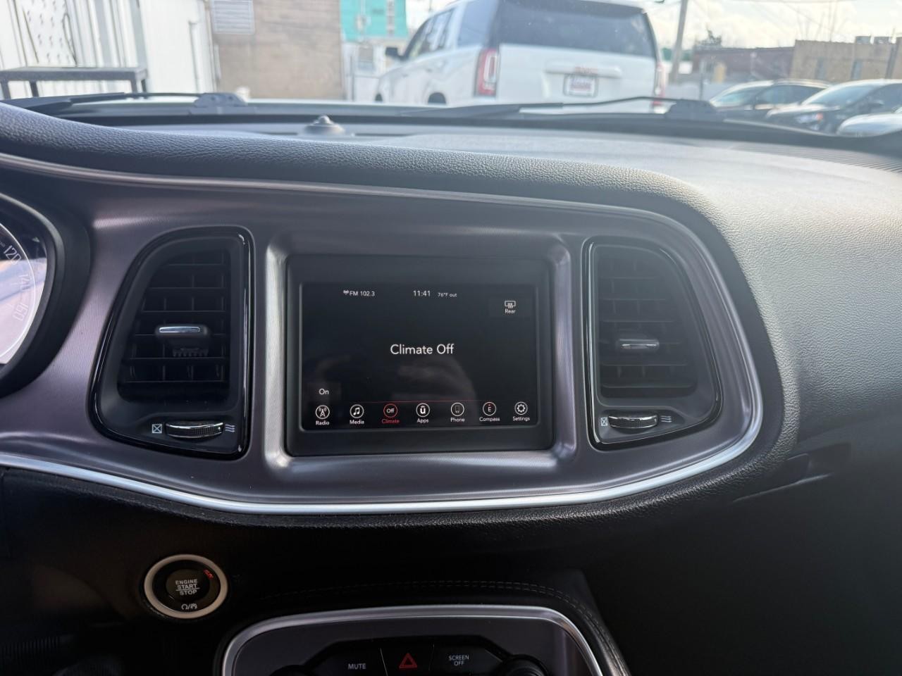 Dodge Challenger Vehicle Full-screen Gallery Image 20