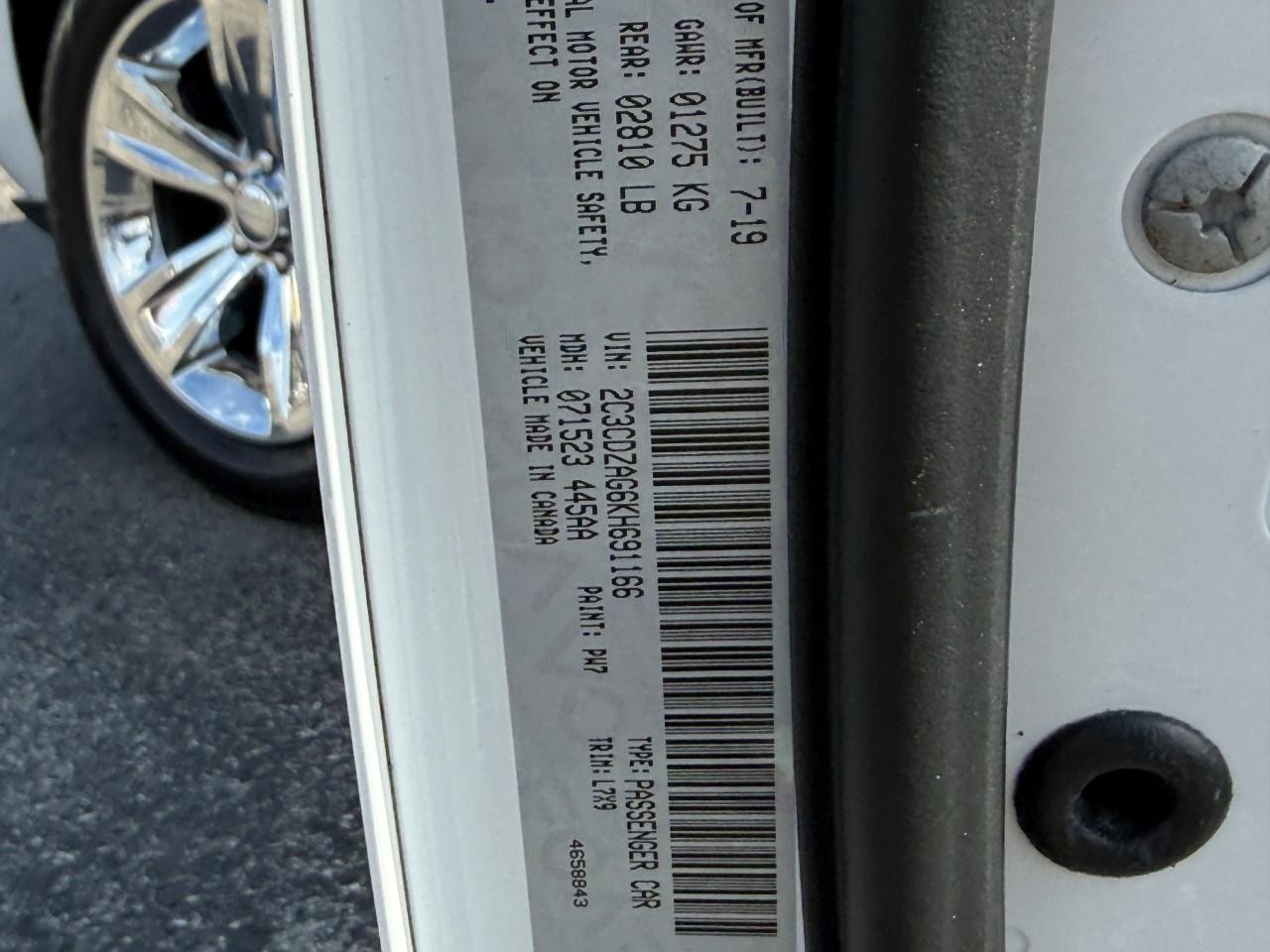 Dodge Challenger Vehicle Full-screen Gallery Image 24