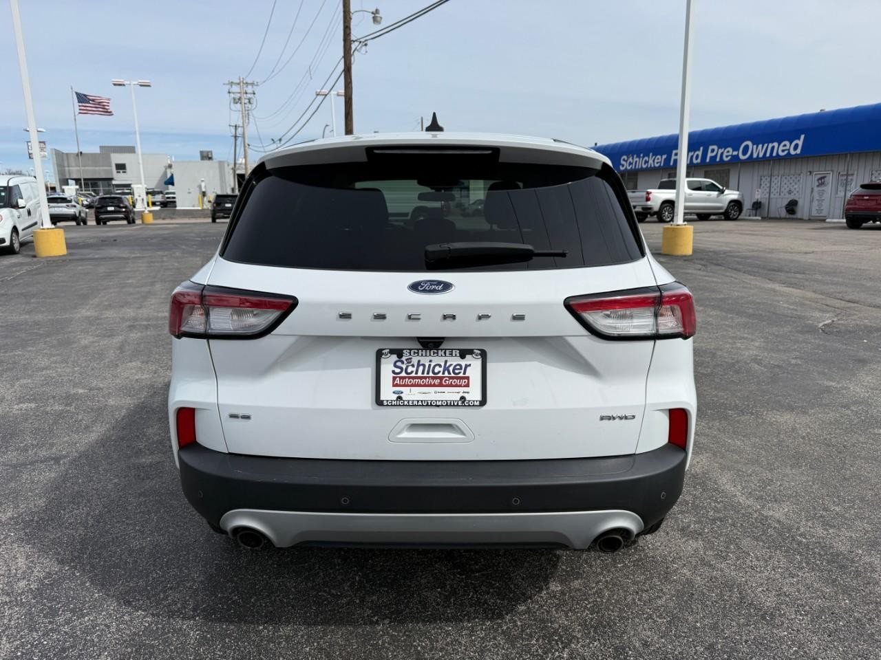 Ford Escape Vehicle Full-screen Gallery Image 08