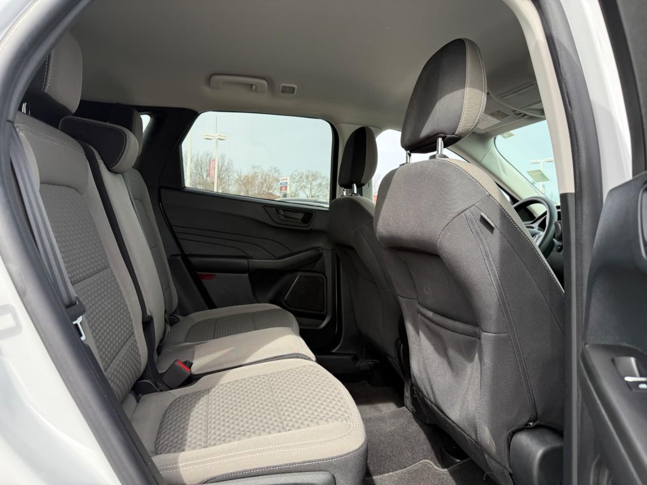 Ford Escape Vehicle Full-screen Gallery Image 10