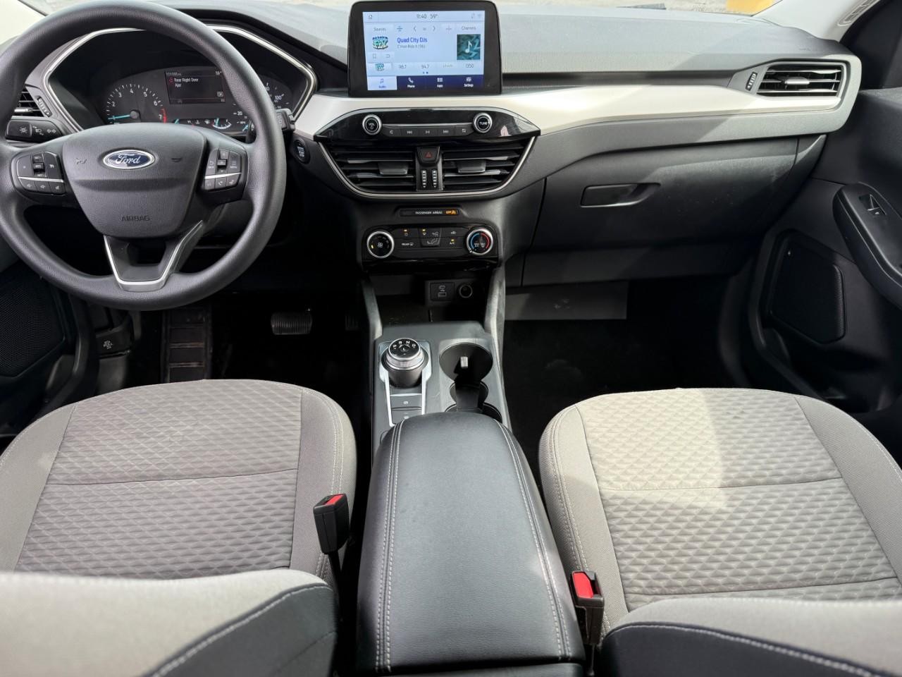 Ford Escape Vehicle Full-screen Gallery Image 11