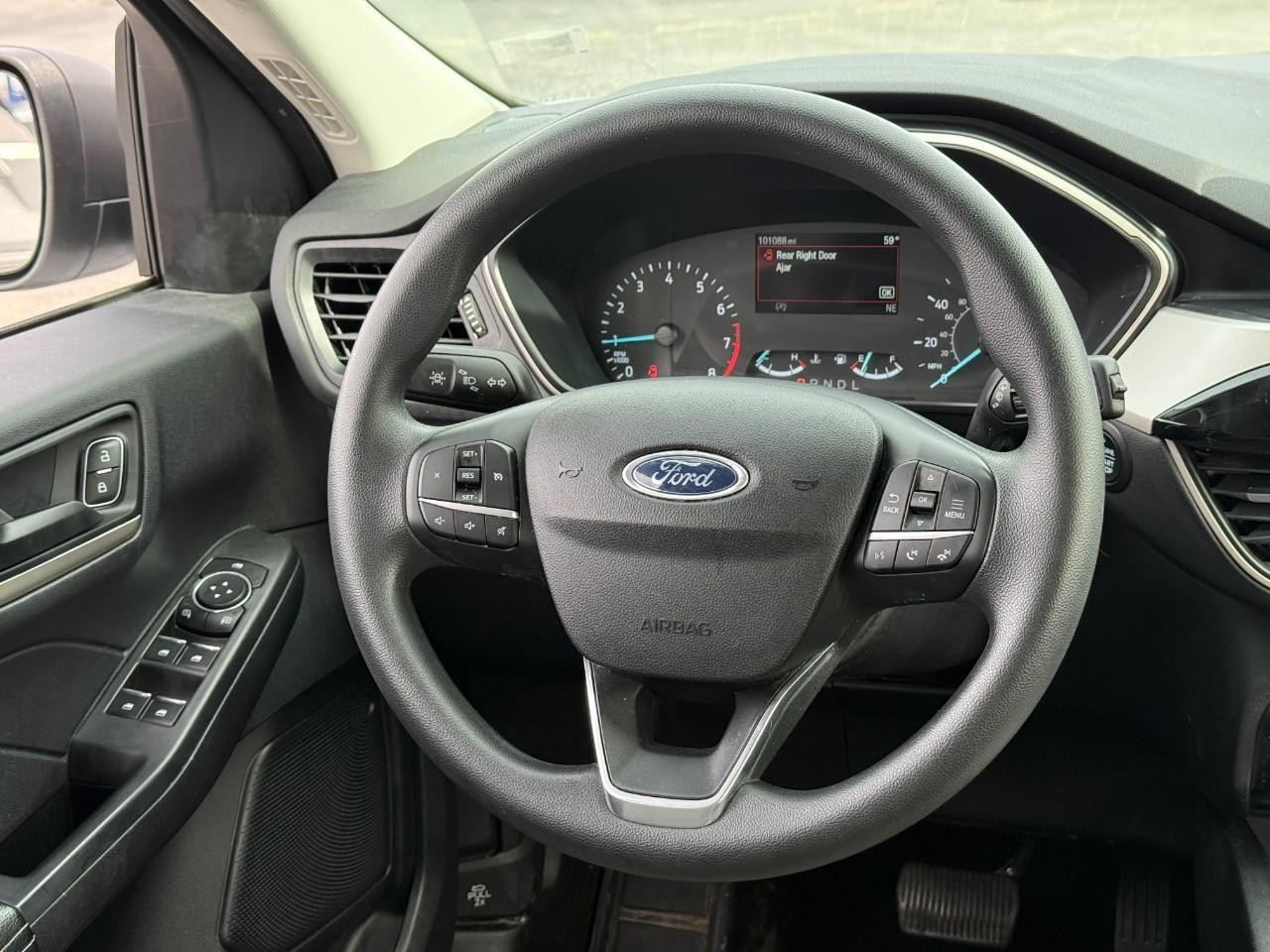 Ford Escape Vehicle Full-screen Gallery Image 12