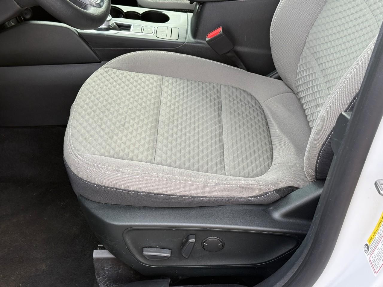 Ford Escape Vehicle Full-screen Gallery Image 18