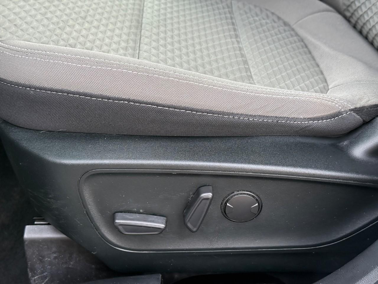 Ford Escape Vehicle Full-screen Gallery Image 19