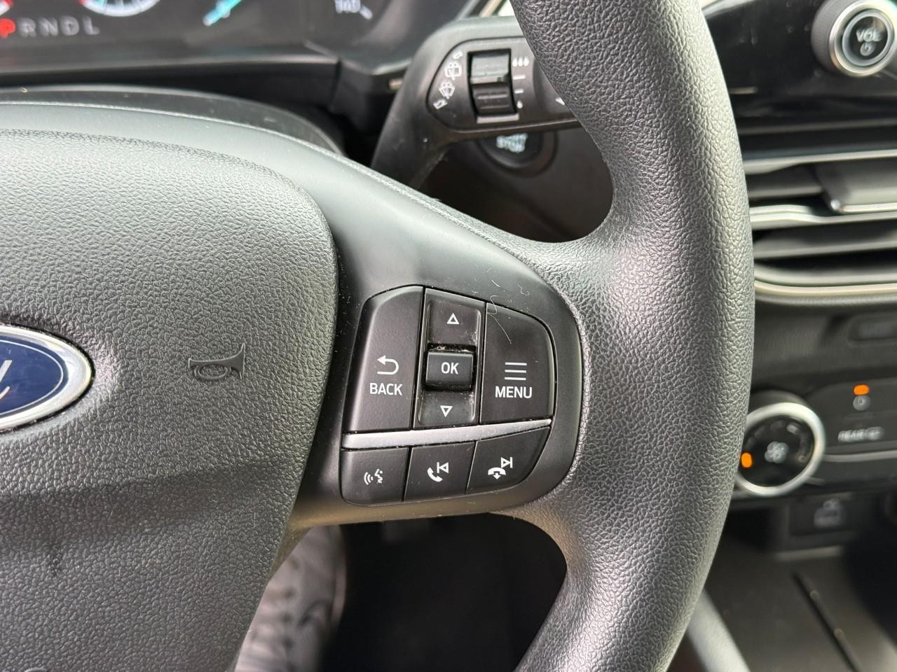 Ford Escape Vehicle Full-screen Gallery Image 21