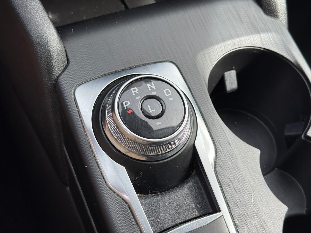 Ford Escape Vehicle Full-screen Gallery Image 23