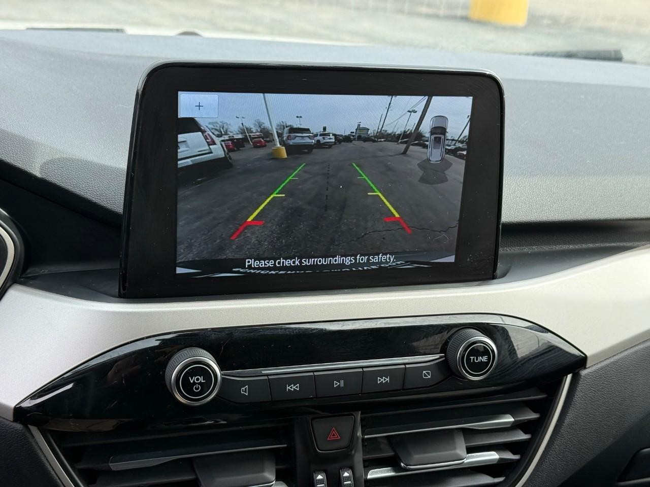 Ford Escape Vehicle Full-screen Gallery Image 24