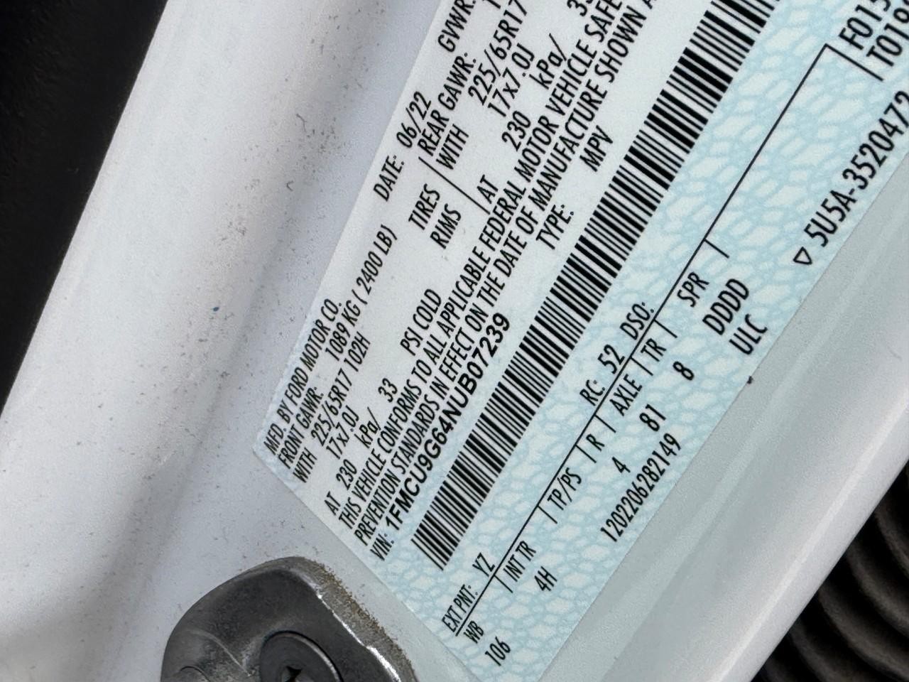 Ford Escape Vehicle Full-screen Gallery Image 25