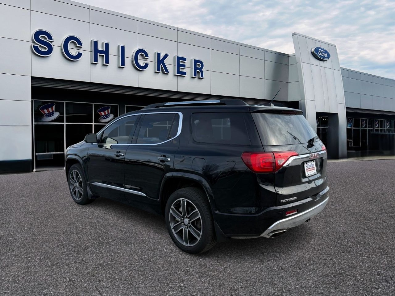 GMC Acadia Vehicle Full-screen Gallery Image 03