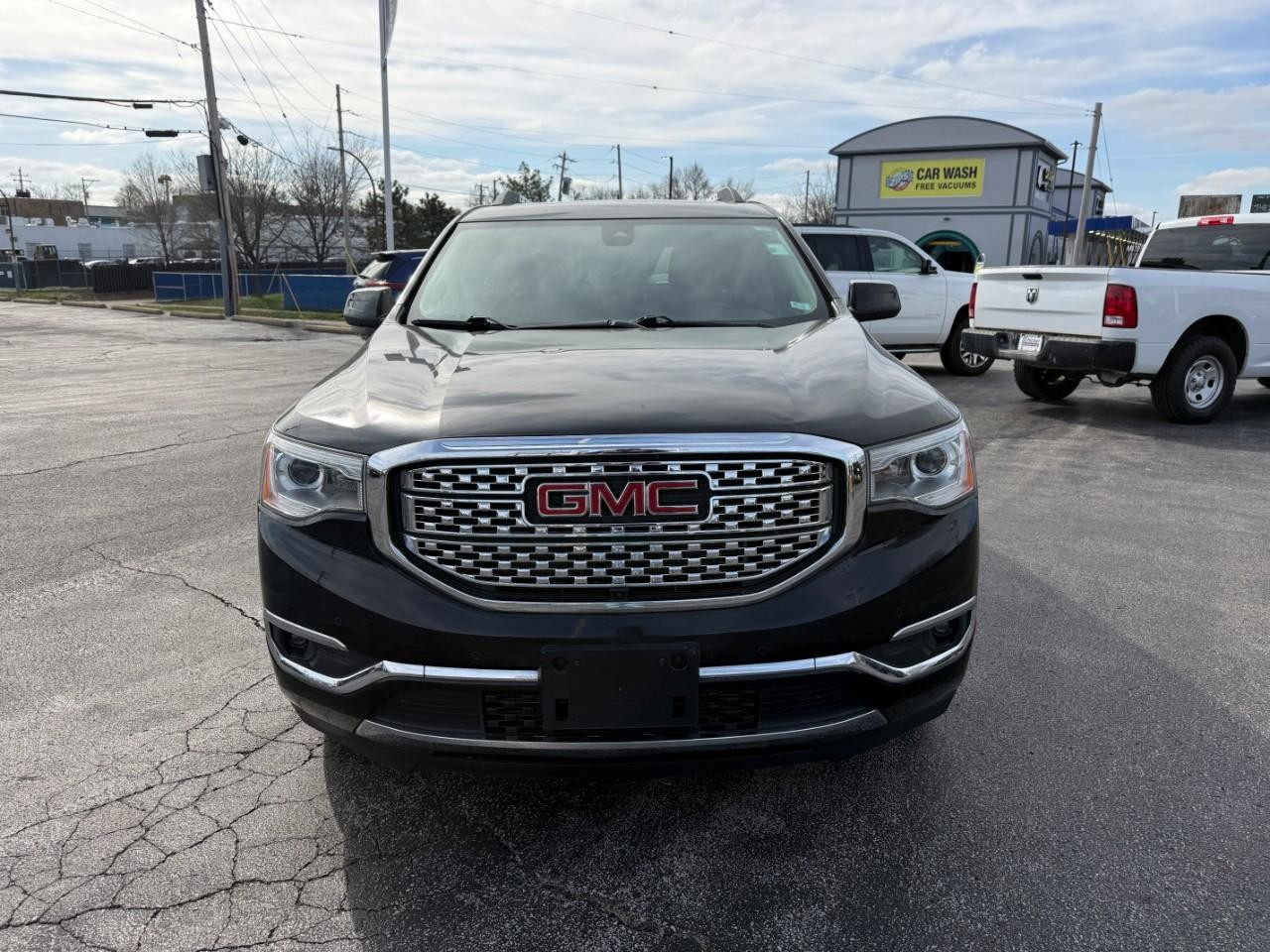 GMC Acadia Vehicle Full-screen Gallery Image 09