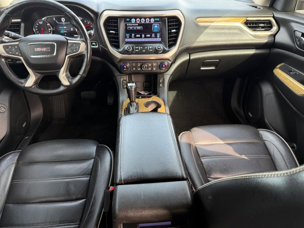 GMC Acadia Vehicle Full-screen Gallery Image 11