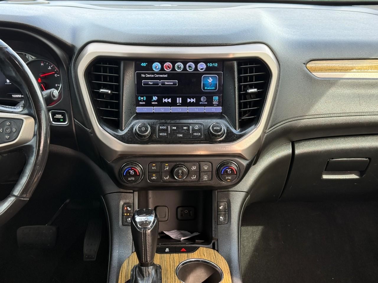 GMC Acadia Vehicle Full-screen Gallery Image 13