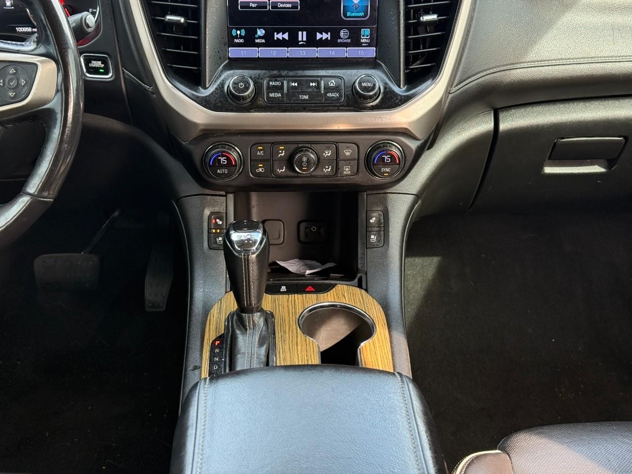 GMC Acadia Vehicle Full-screen Gallery Image 14