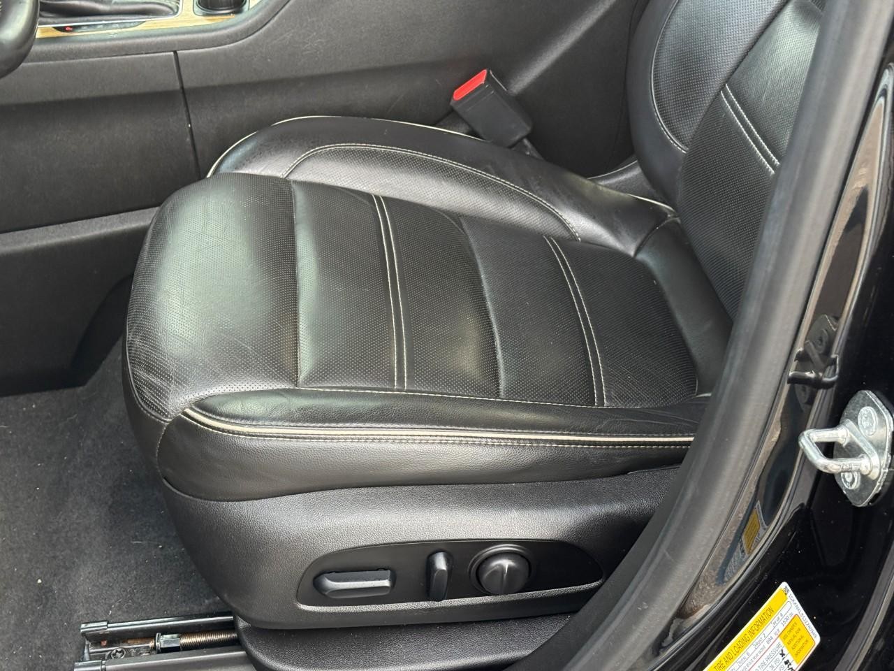 GMC Acadia Vehicle Full-screen Gallery Image 17