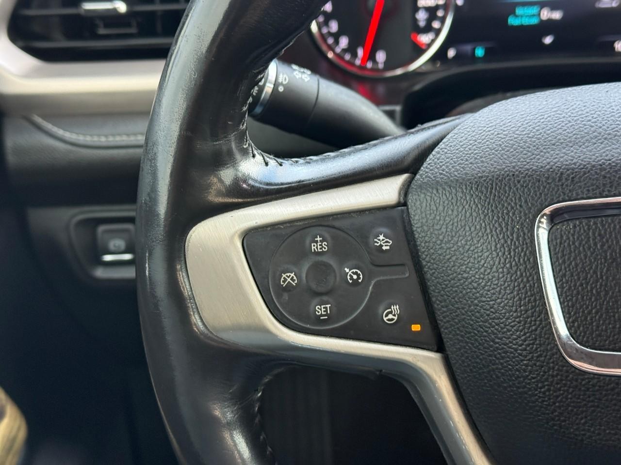 GMC Acadia Vehicle Full-screen Gallery Image 19