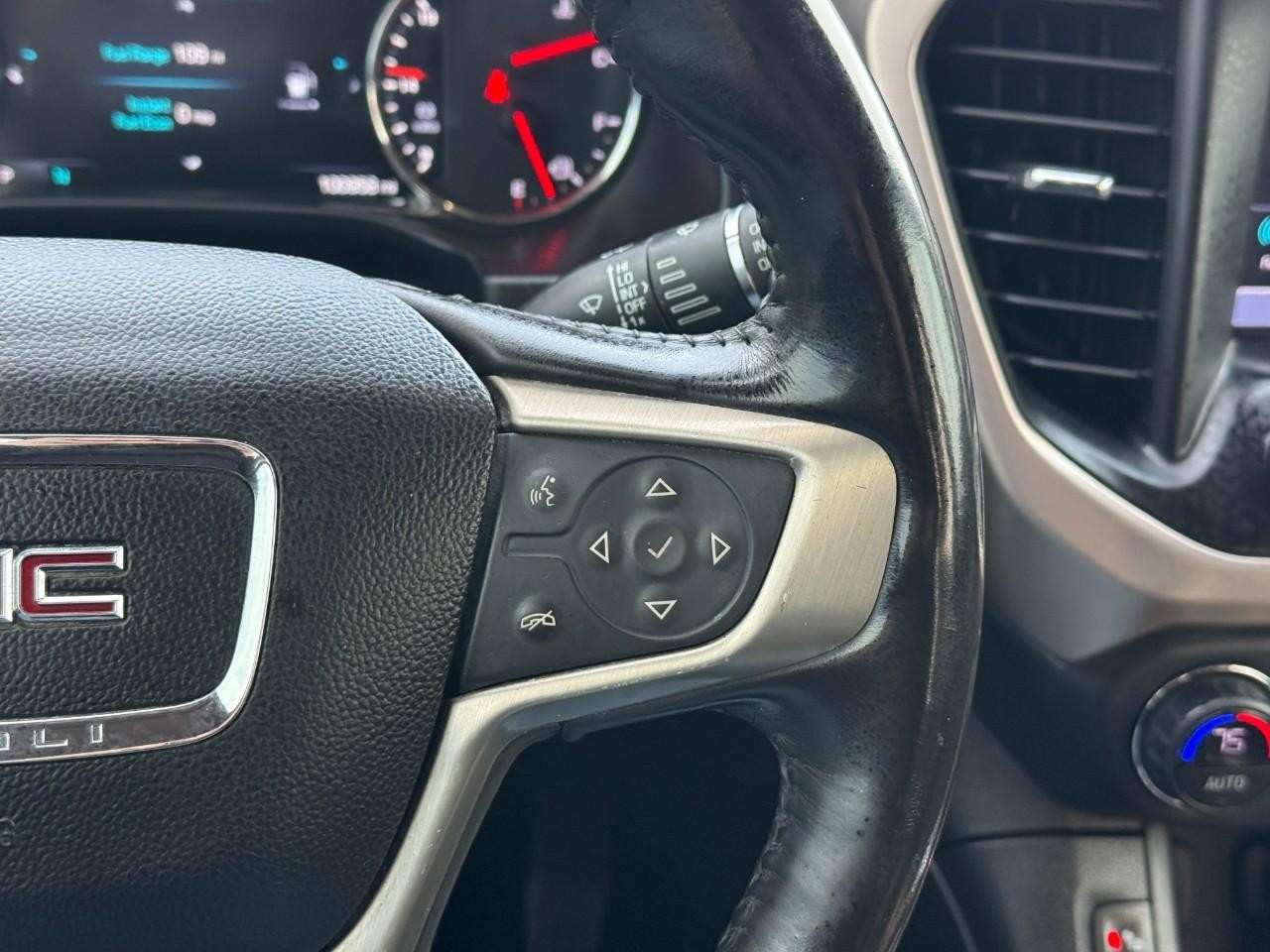 GMC Acadia Vehicle Full-screen Gallery Image 20