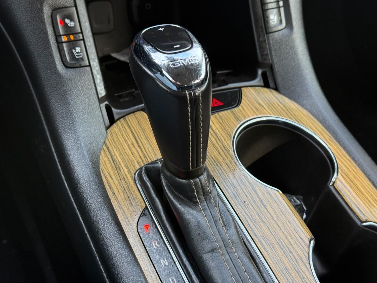 GMC Acadia Vehicle Full-screen Gallery Image 22