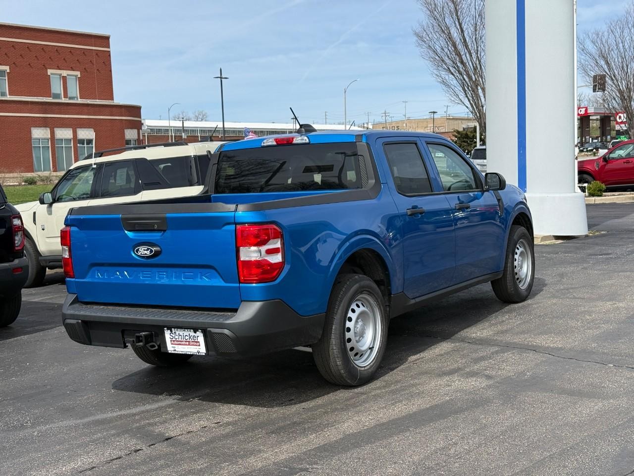 Ford Maverick Vehicle Full-screen Gallery Image 03