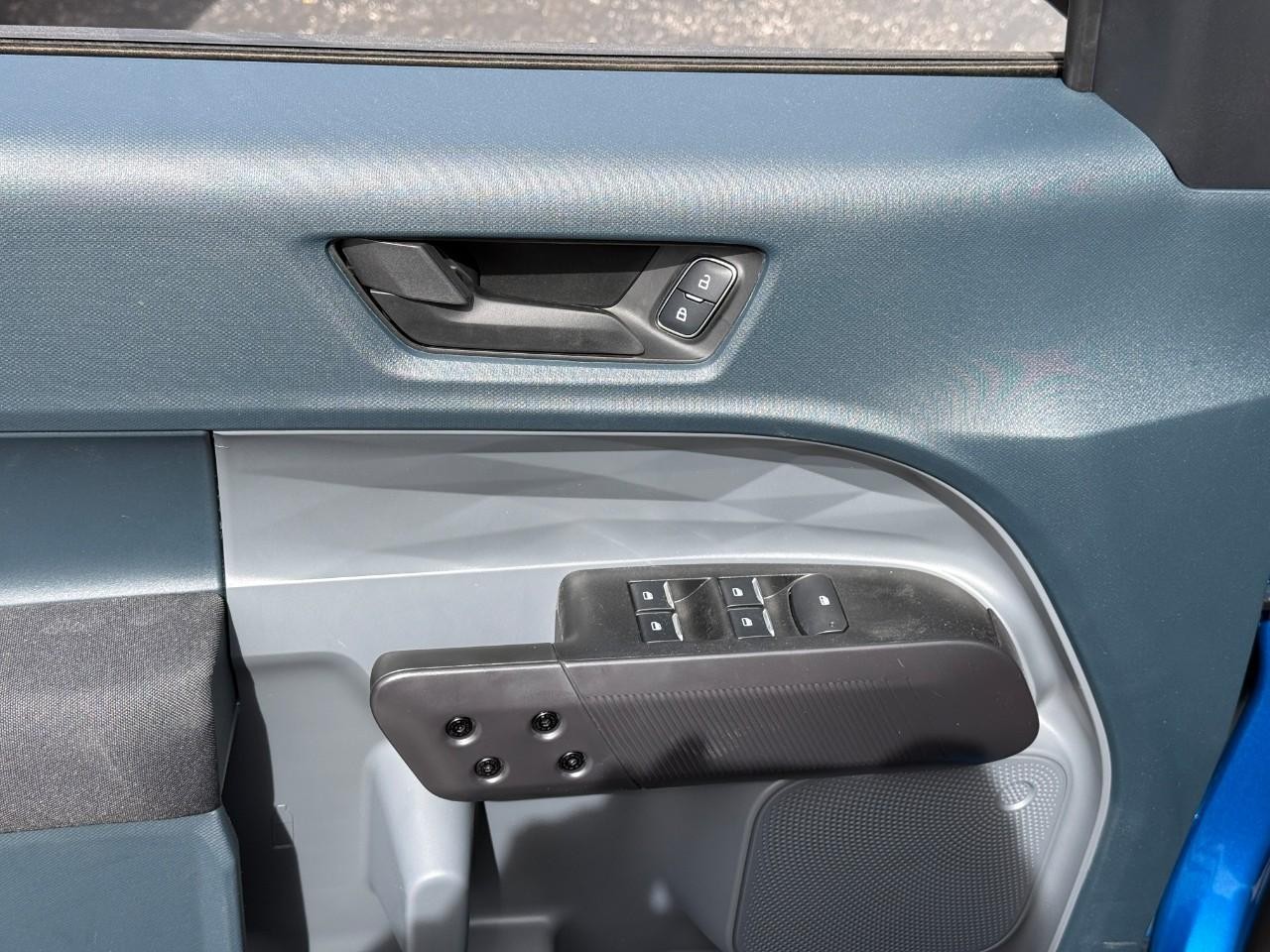 Ford Maverick Vehicle Full-screen Gallery Image 05