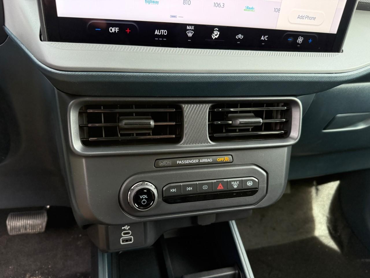 Ford Maverick Vehicle Full-screen Gallery Image 12