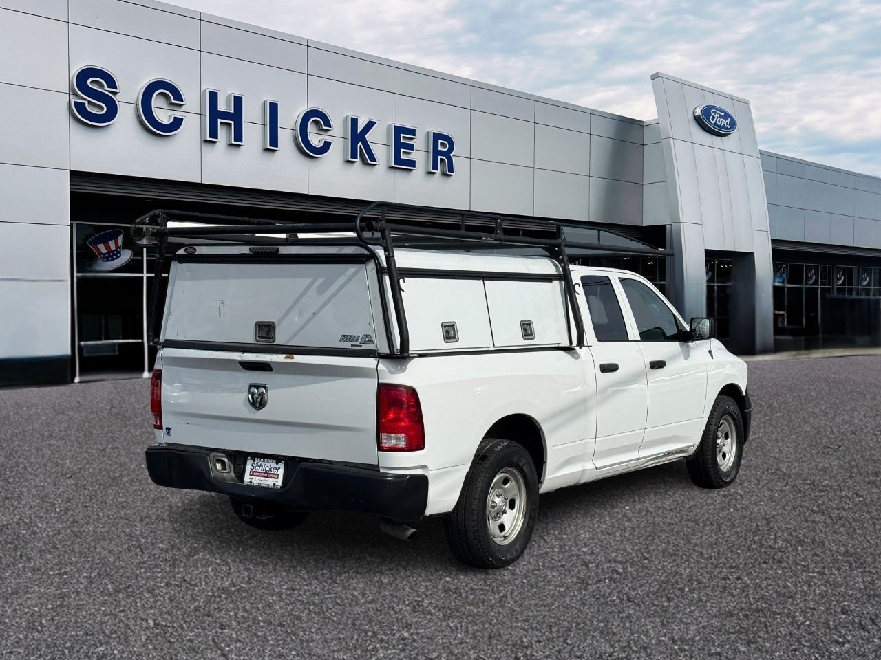 Ram 1500 Vehicle Full-screen Gallery Image 02