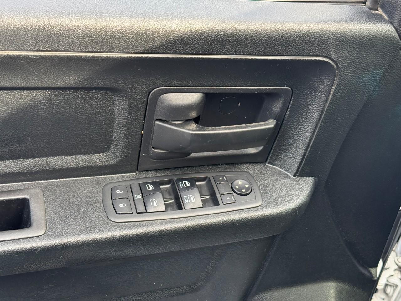 Ram 1500 Vehicle Full-screen Gallery Image 11