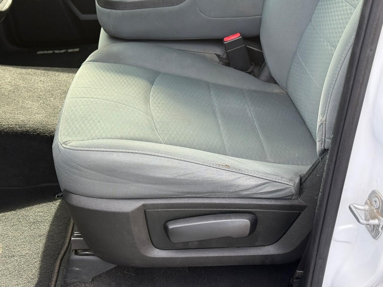 Ram 1500 Vehicle Full-screen Gallery Image 12