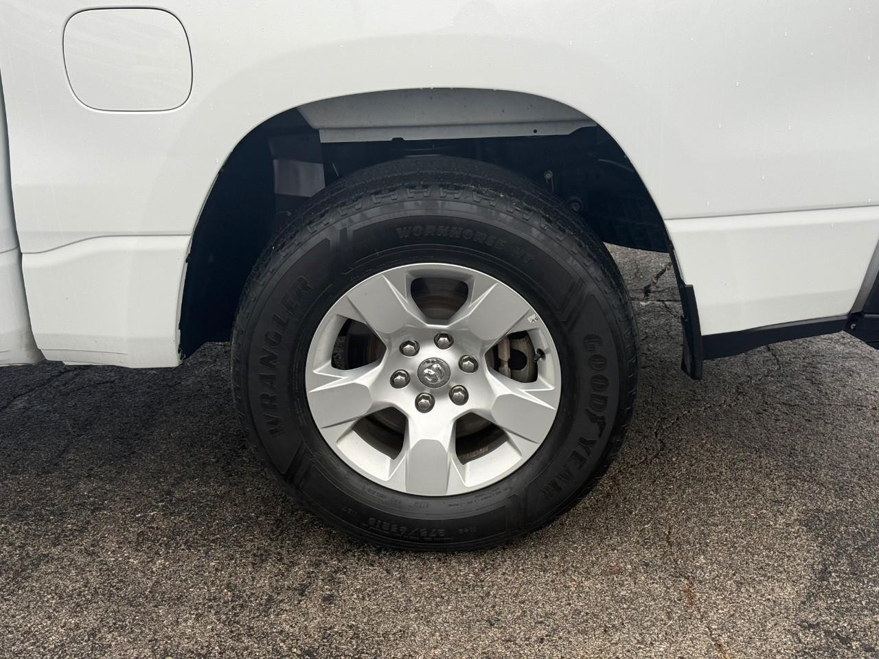 Ram 1500 Vehicle Full-screen Gallery Image 09