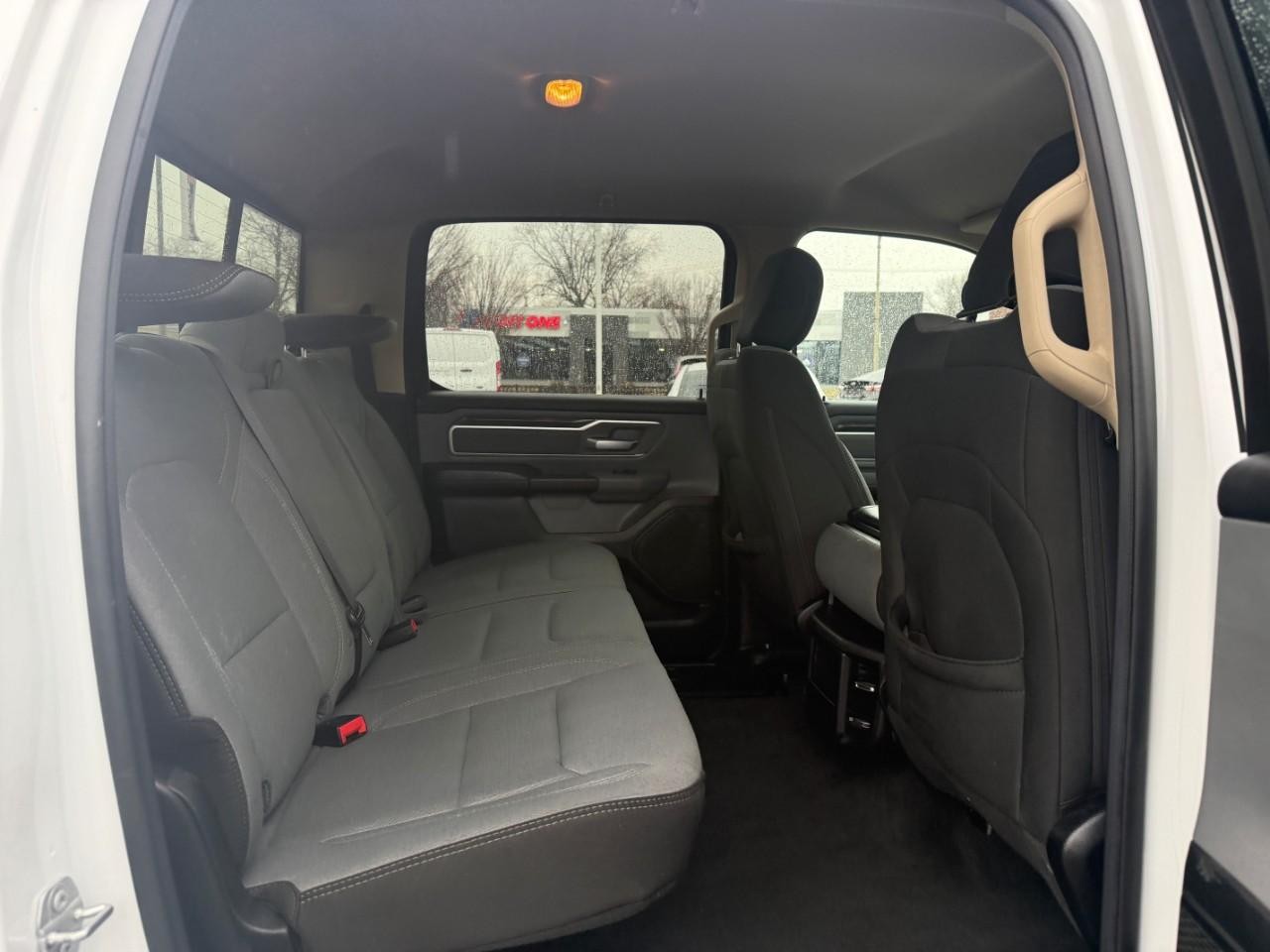 Ram 1500 Vehicle Full-screen Gallery Image 10