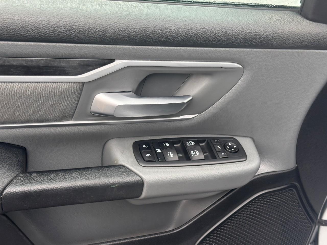 Ram 1500 Vehicle Full-screen Gallery Image 15