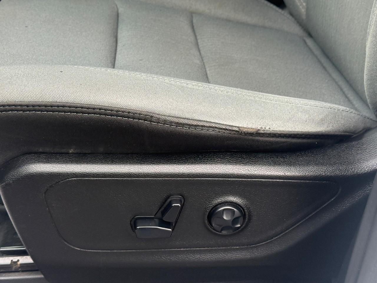 Ram 1500 Vehicle Full-screen Gallery Image 17