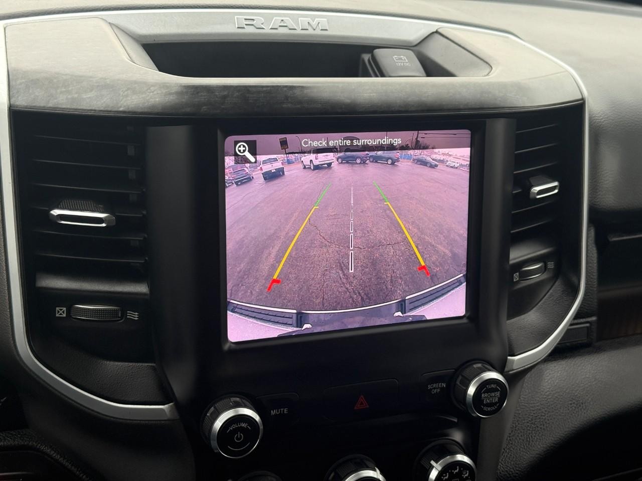 Ram 1500 Vehicle Full-screen Gallery Image 21