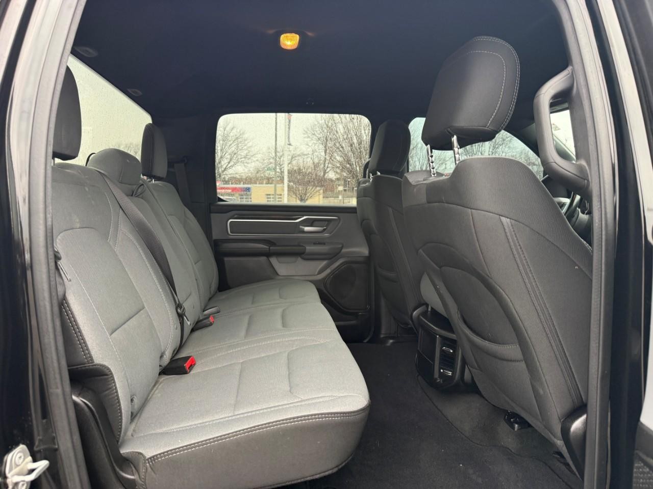 Ram 1500 Vehicle Full-screen Gallery Image 09