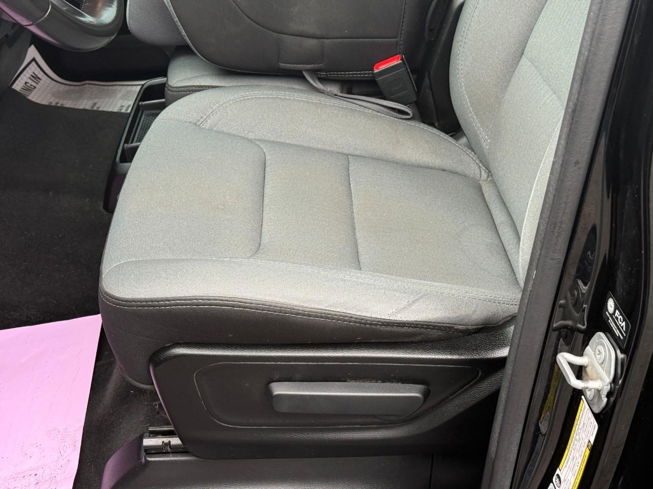 Ram 1500 Vehicle Full-screen Gallery Image 15