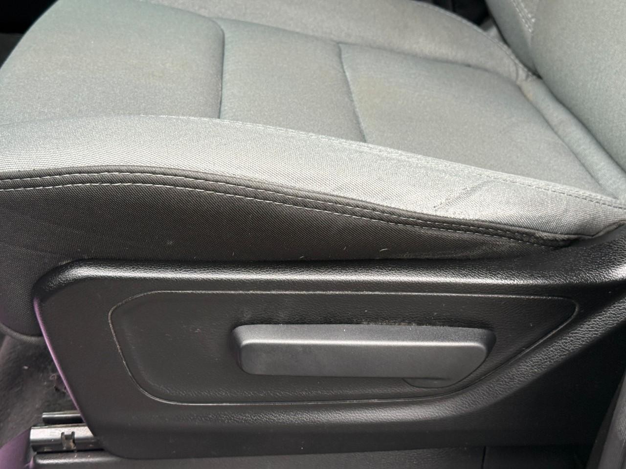 Ram 1500 Vehicle Full-screen Gallery Image 16