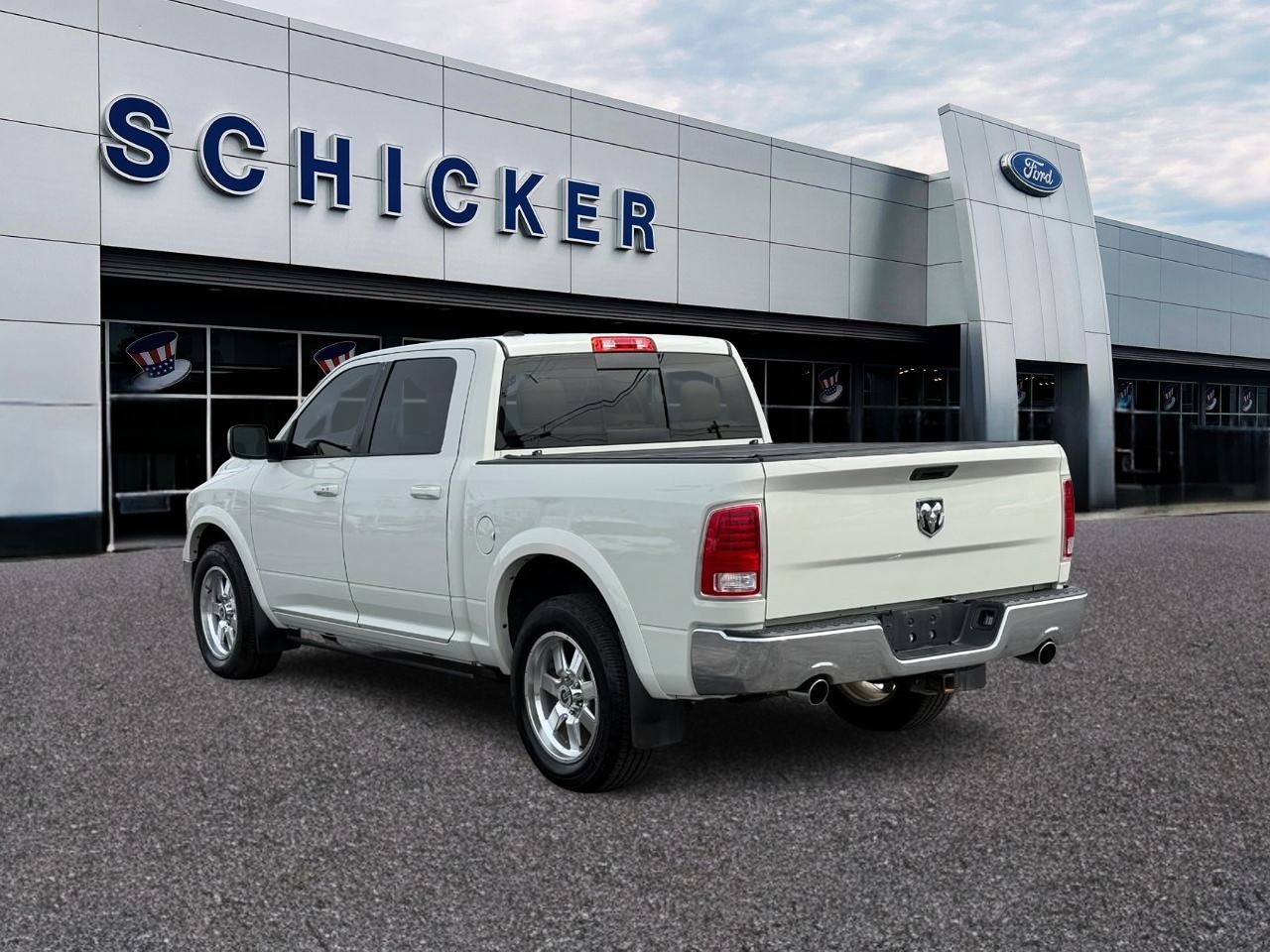 Ram 1500 Vehicle Full-screen Gallery Image 03