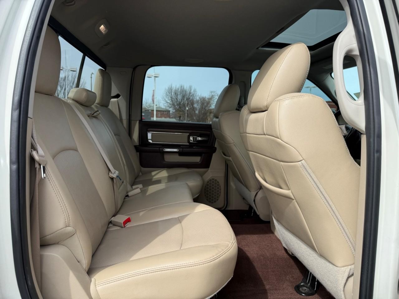 Ram 1500 Vehicle Full-screen Gallery Image 11