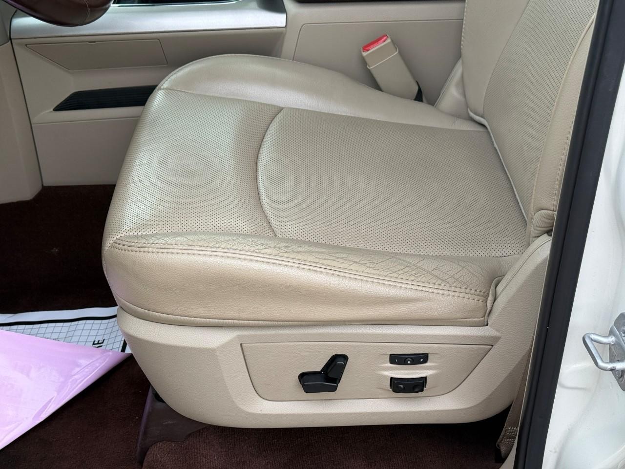 Ram 1500 Vehicle Full-screen Gallery Image 17