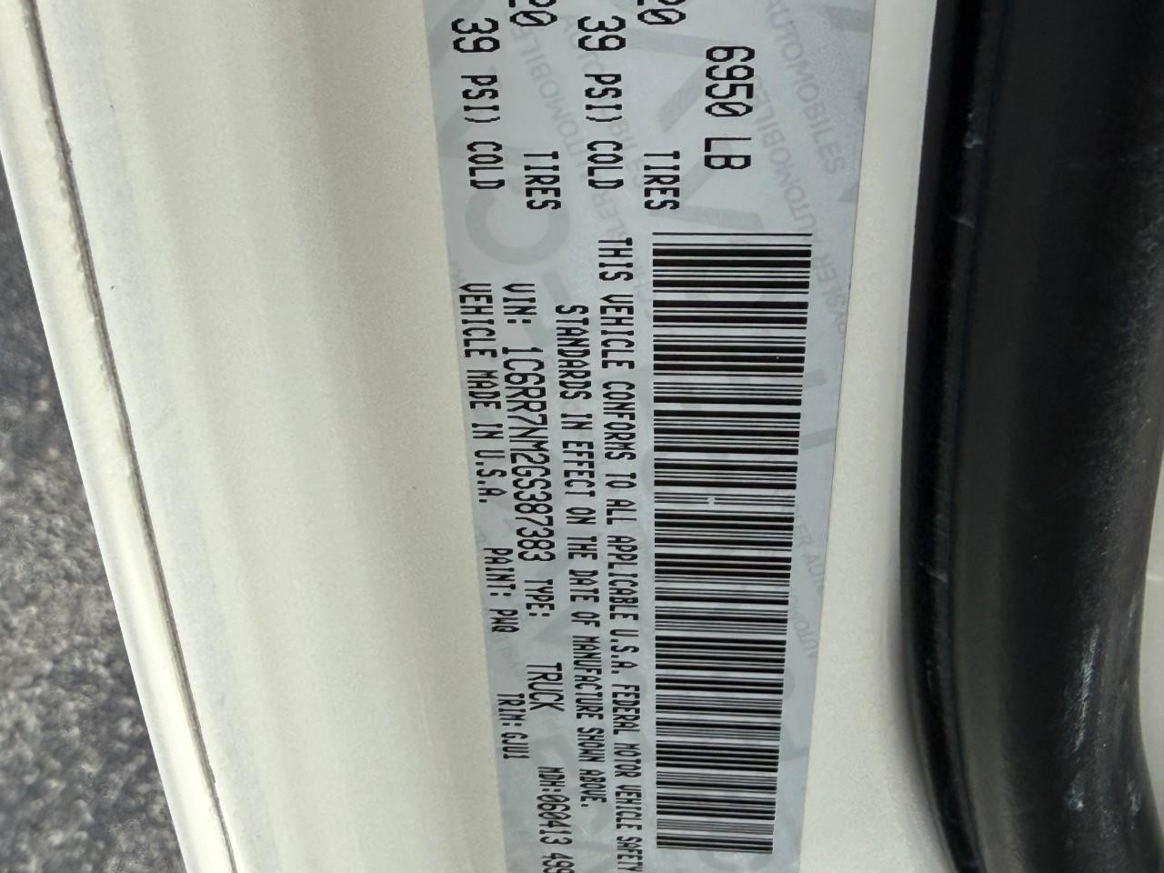 Ram 1500 Vehicle Full-screen Gallery Image 24