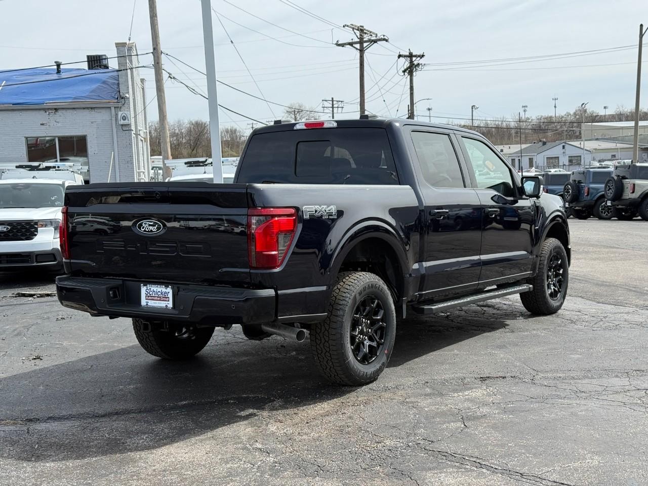 Ford F-150 Vehicle Full-screen Gallery Image 03