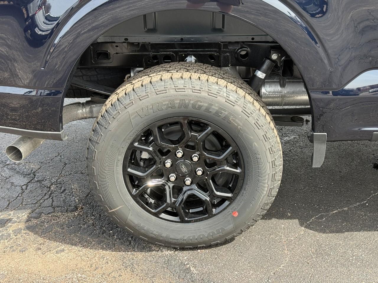 Ford F-150 Vehicle Full-screen Gallery Image 04