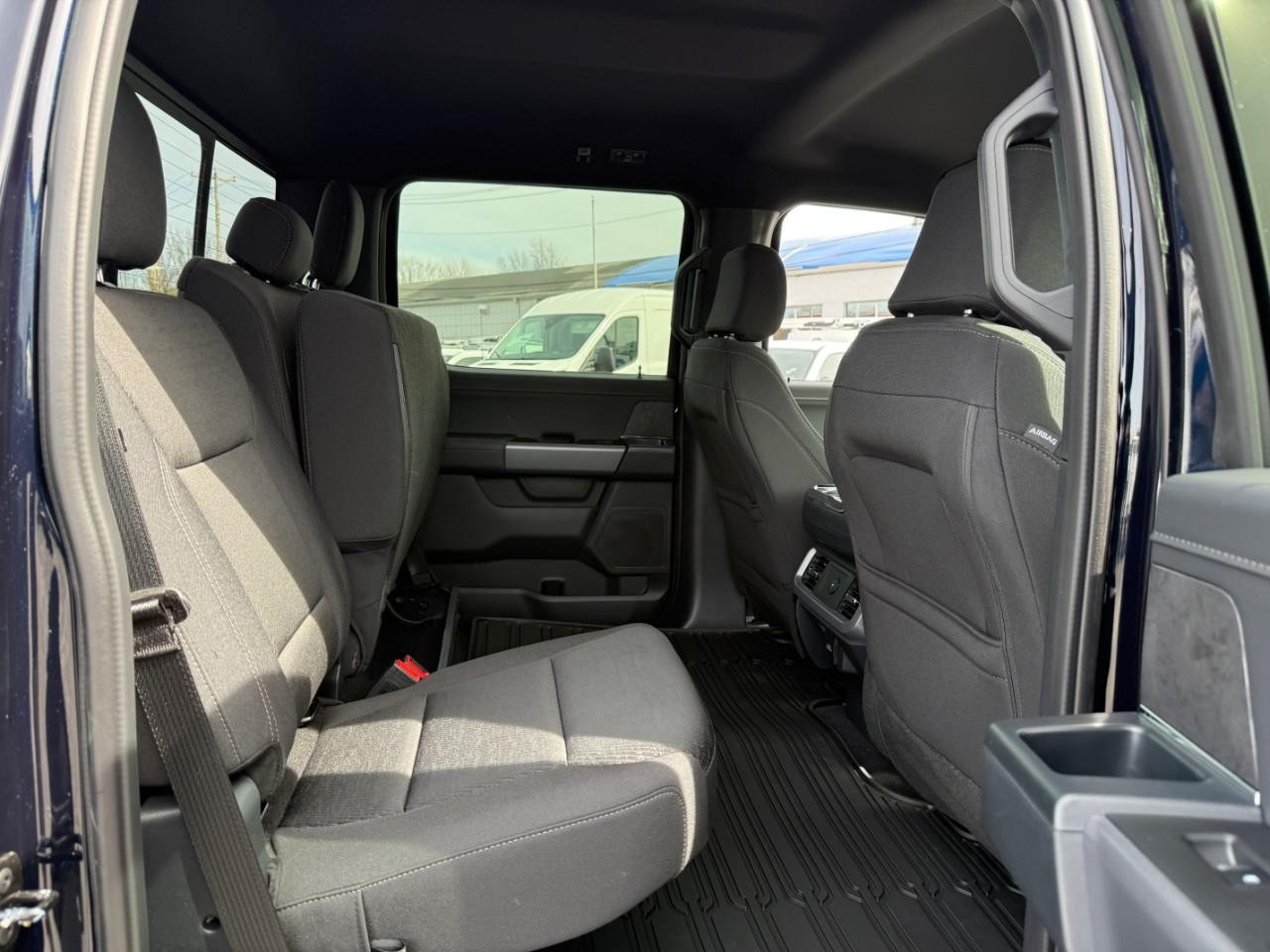 Ford F-150 Vehicle Full-screen Gallery Image 05