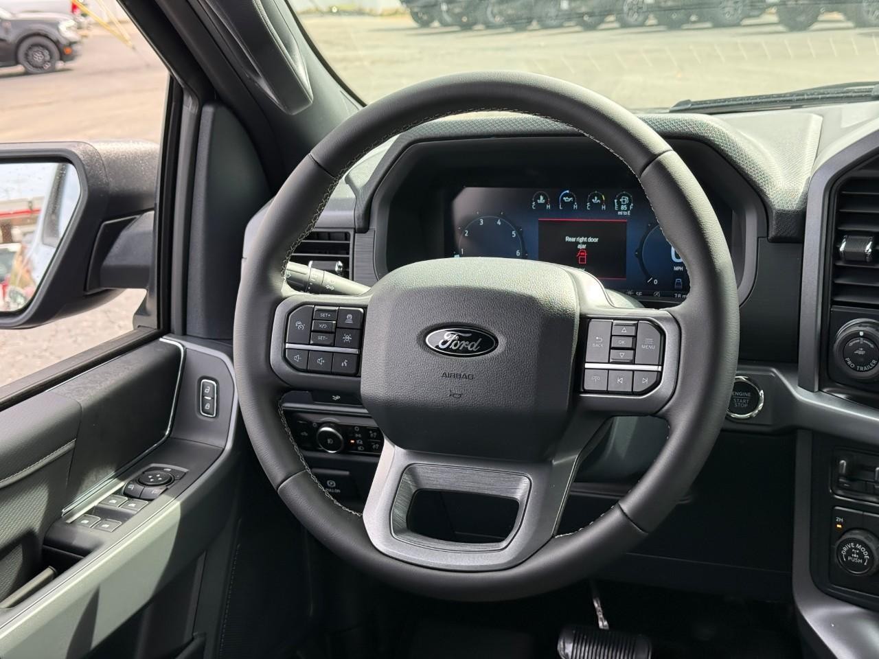 Ford F-150 Vehicle Full-screen Gallery Image 07