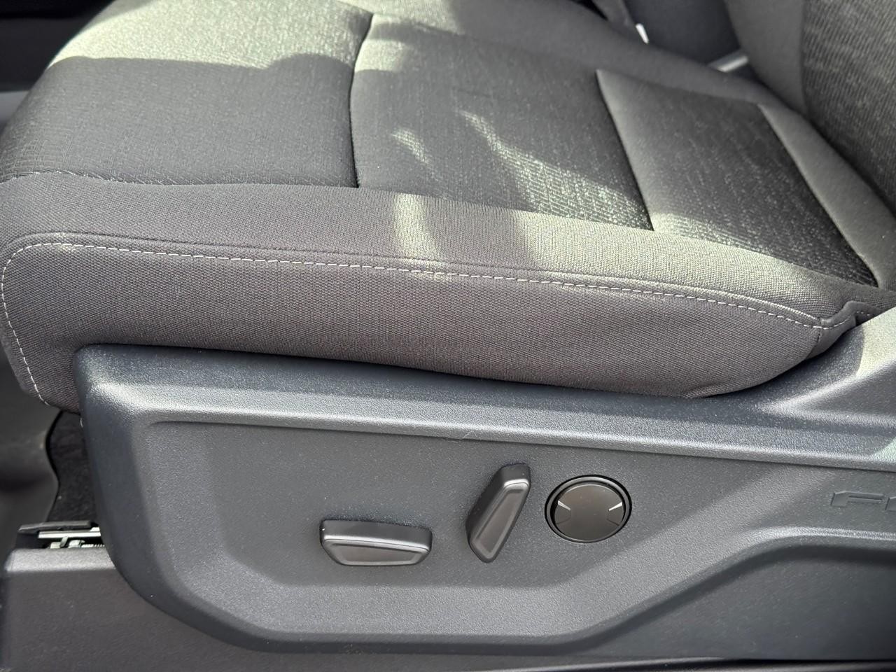 Ford F-150 Vehicle Full-screen Gallery Image 12