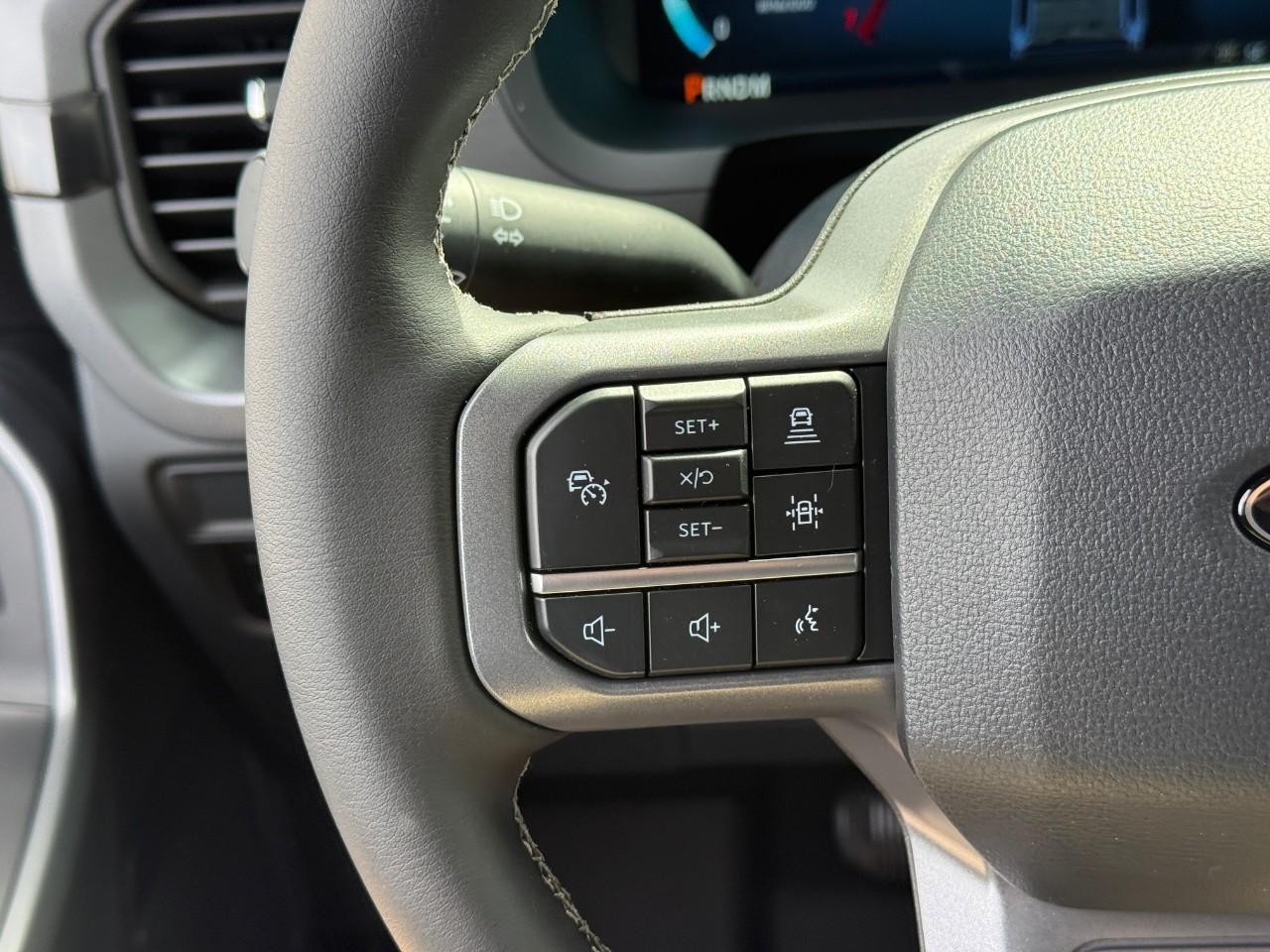 Ford F-150 Vehicle Full-screen Gallery Image 13