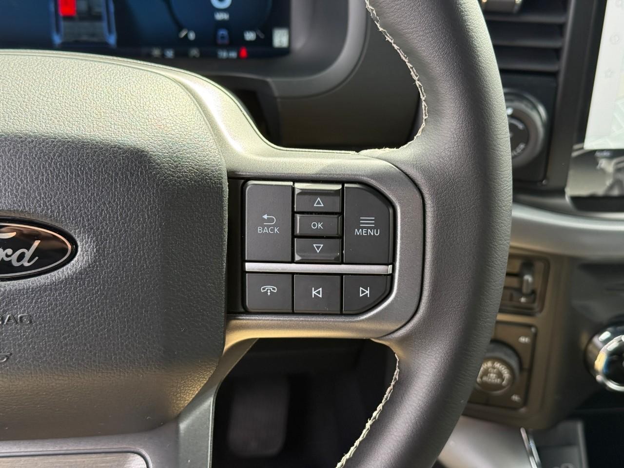 Ford F-150 Vehicle Full-screen Gallery Image 14