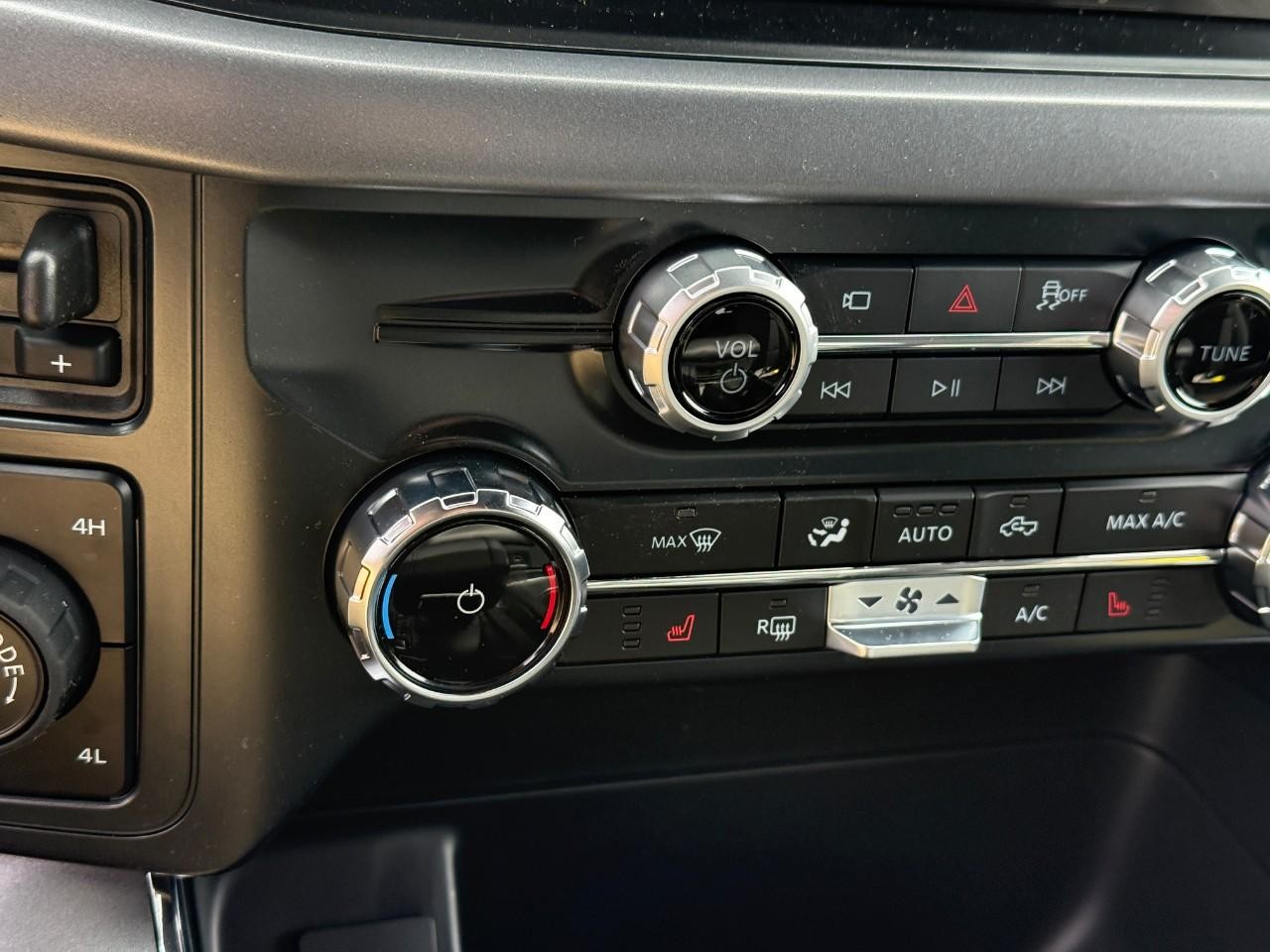 Ford F-150 Vehicle Full-screen Gallery Image 16