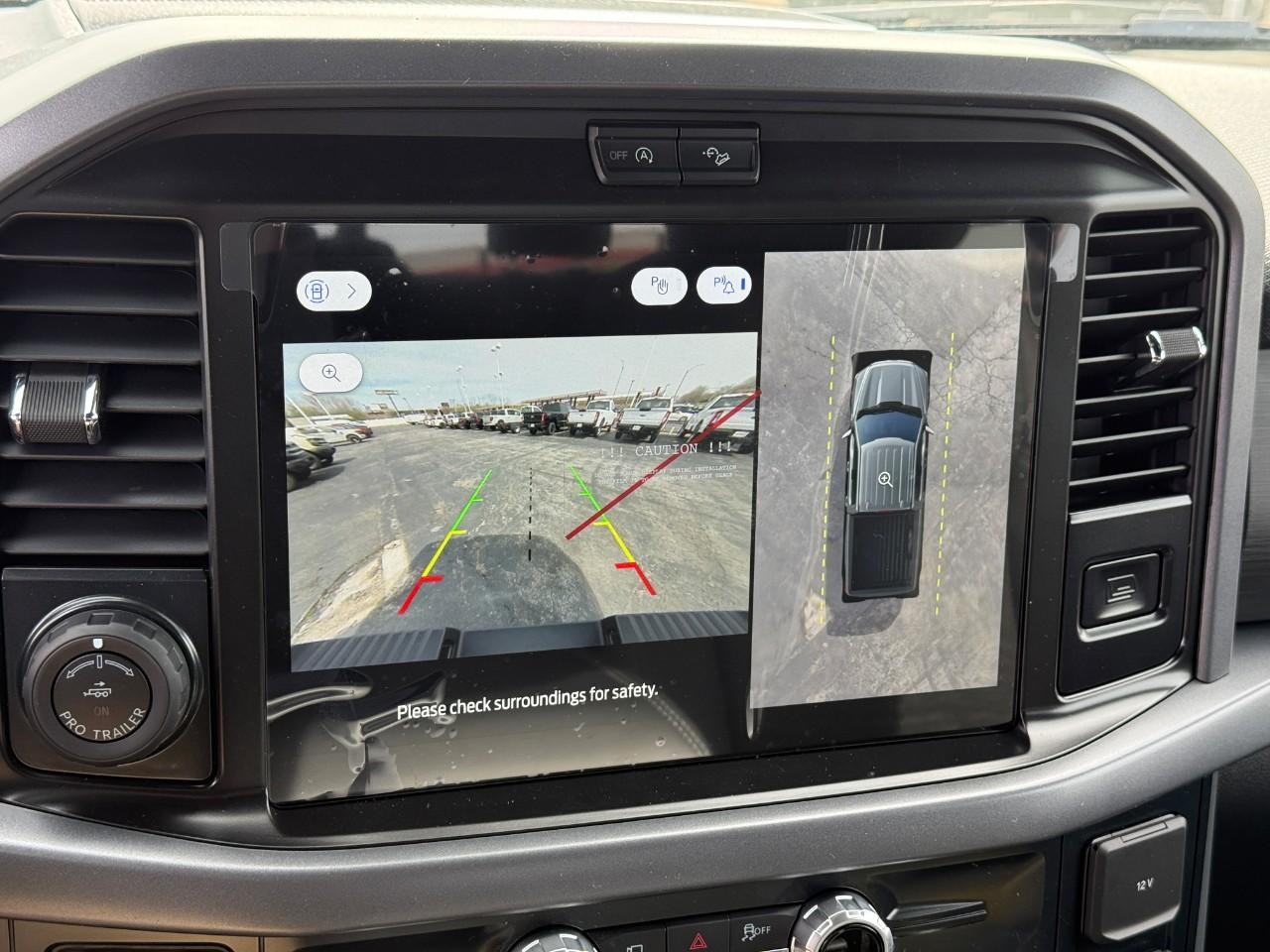 Ford F-150 Vehicle Full-screen Gallery Image 17